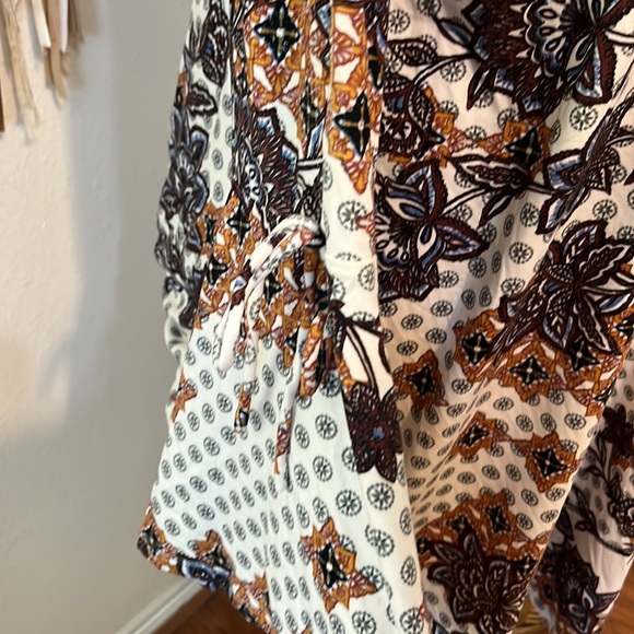 Maurices Bell Sleeved Mid Length Dress / Size Large - Picture 3 of 7